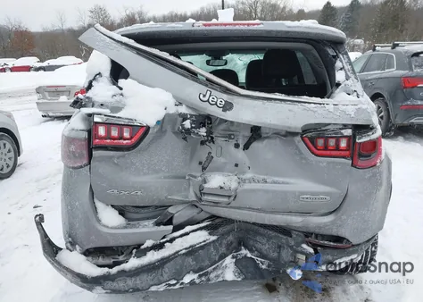 2018 Jeep Compass Latitude 4X4 z USA, uszkodzony, nr VIN 3C4NJDBB6JT360824